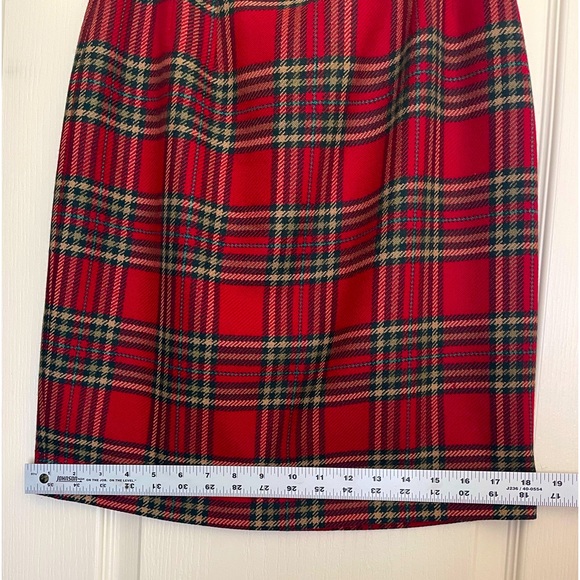 Linda Allard Ellen Tracy Vintage
Wool Skirt - Picture 5 of 7